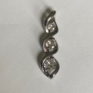 Elegant Silver Twisted Pendant